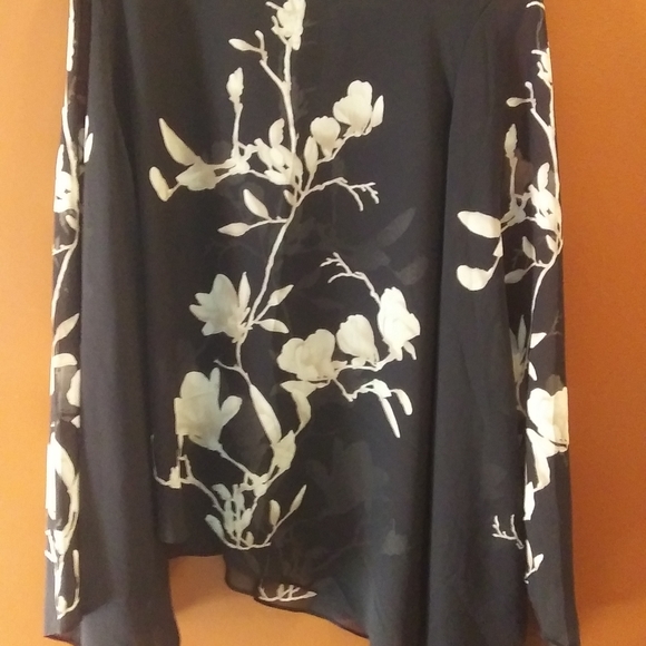 ❤️ 3 for $30❤️Long sleeve blouse - Picture 3 of 5